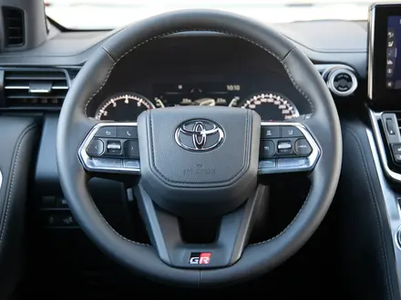 Toyota Land Cruiser 2024 года за 54 500 000 тг. в Алматы – фото 13