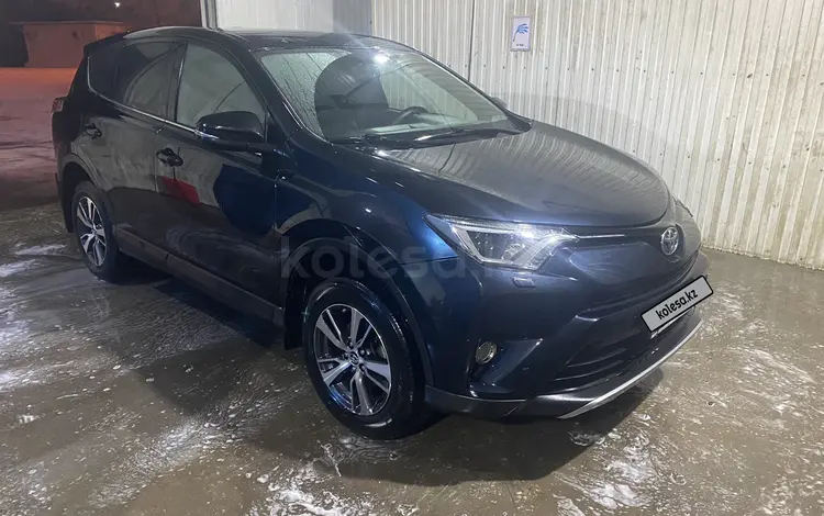 Toyota RAV4 2017 года за 11 500 000 тг. в Актобе