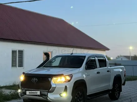 Toyota Hilux 2022 года за 19 000 000 тг. в Уральск – фото 2