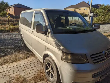 Volkswagen Multivan 2004 года за 4 500 000 тг. в Актобе – фото 2