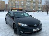 Toyota Camry 2014 года за 6 300 000 тг. в Актобе – фото 2