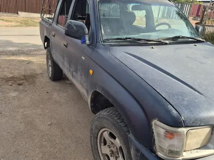 Toyota Hilux 1997 года за 3 500 000 тг. в Сарыозек – фото 3