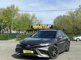 Toyota Camry 2021 года за 13 400 000 тг. в Уральск