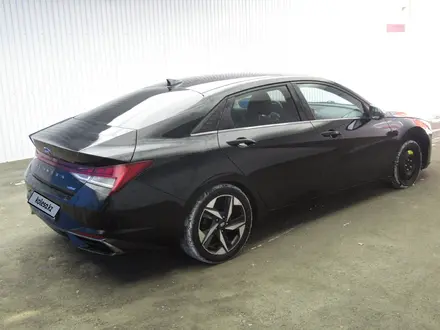 Hyundai Elantra 2021 года за 8 330 400 тг. в Актобе – фото 4