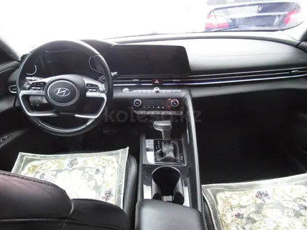 Hyundai Elantra 2021 года за 8 330 400 тг. в Актобе – фото 9