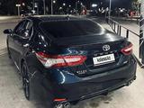 Toyota Camry 2019 года за 10 500 000 тг. в Уральск – фото 3