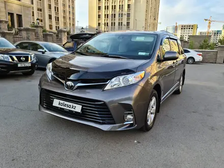 Toyota Sienna 2018 года за 16 500 000 тг. в Астана