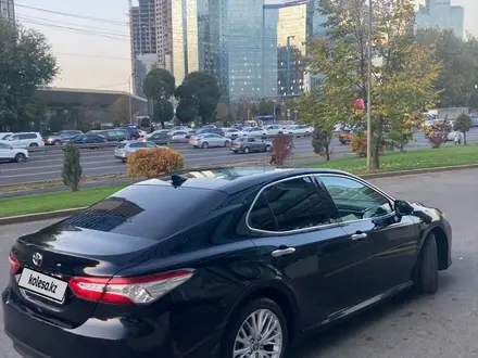 Toyota Camry 2019 года за 13 800 000 тг. в Алматы – фото 14