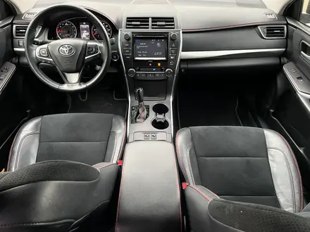 Toyota Camry 2015 года за 10 420 000 тг. в Атырау – фото 8