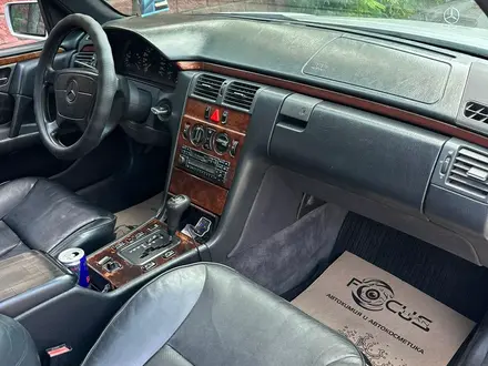 Mercedes-Benz E 230 1997 года за 3 750 000 тг. в Алматы – фото 8