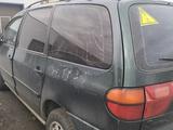 Volkswagen Sharan 1997 годаүшін2 000 000 тг. в Уральск – фото 4