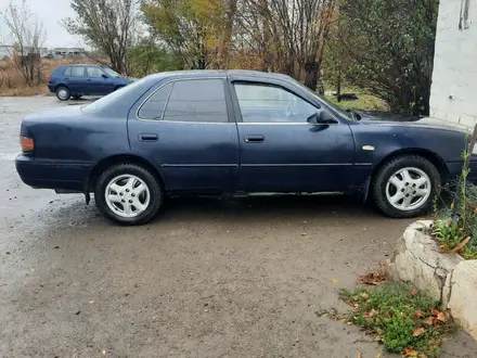 Toyota Camry 1994 года за 1 800 000 тг. в Экибастуз – фото 2