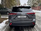 Toyota Highlander 2022 годаүшін25 500 000 тг. в Талдыкорган – фото 2