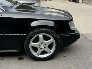 Mercedes-Benz E 320
