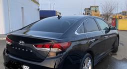 Hyundai Sonata 2017 года за 6 300 000 тг. в Уральск – фото 2