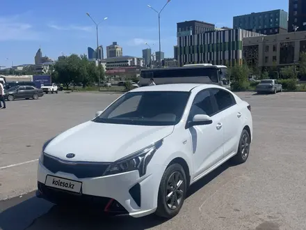 Kia Rio 2021 года за 8 200 000 тг. в Астана