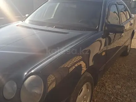 Mercedes-Benz E 280 1998 года за 2 600 000 тг. в Тараз – фото 4