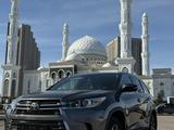 Toyota Highlander 2018 года за 16 900 000 тг. в Астана – фото 2