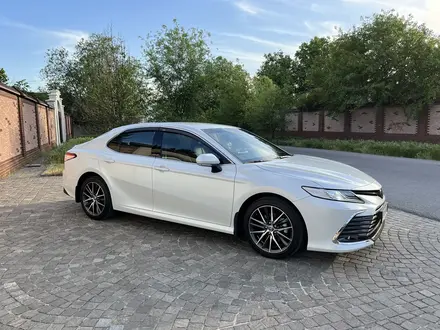 Toyota Camry 2021 года за 18 300 000 тг. в Шымкент