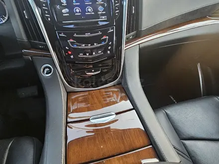 Cadillac Escalade 2019 года за 35 000 000 тг. в Алматы – фото 18