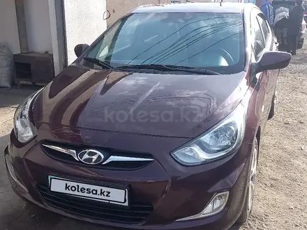 Hyundai Solaris 2012 года за 4 800 000 тг. в Кентау – фото 2