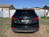Hyundai Santa Fe 2015 года за 6 000 000 тг. в Уральск – фото 4