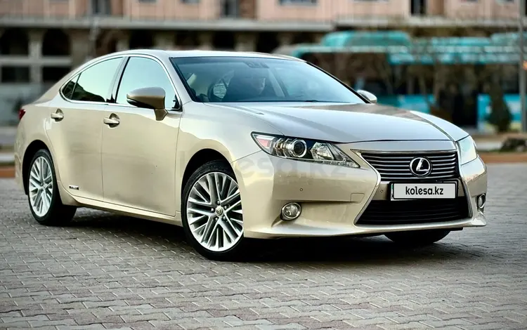 Lexus ES 300h 2012 годаfor11 500 000 тг. в Актау