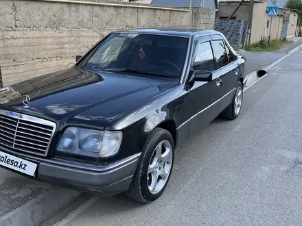 Mercedes-Benz E 220 1993 года за 2 500 000 тг. в Шымкент