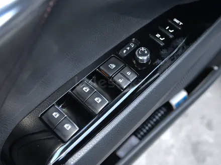 Toyota Camry Luxe 2019 года за 13 500 000 тг. в Шымкент – фото 20