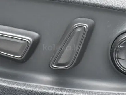 Toyota Camry Luxe 2019 года за 13 500 000 тг. в Шымкент – фото 21