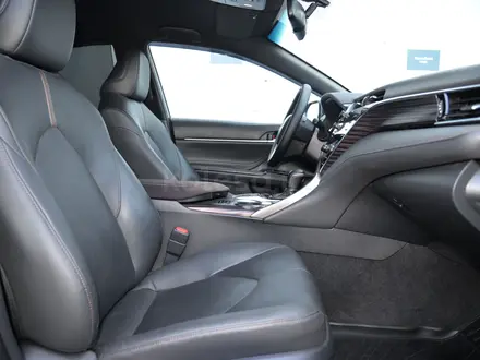 Toyota Camry Luxe 2019 года за 13 500 000 тг. в Шымкент – фото 6