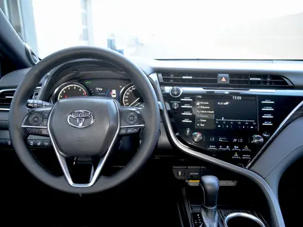 Toyota Camry Luxe 2019 года за 13 500 000 тг. в Шымкент – фото 9