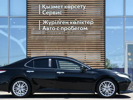 Toyota Camry Luxe 2019 года за 13 500 000 тг. в Шымкент – фото 17