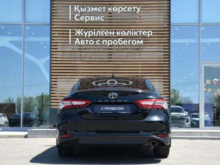 Toyota Camry Luxe 2019 года за 13 500 000 тг. в Шымкент – фото 4