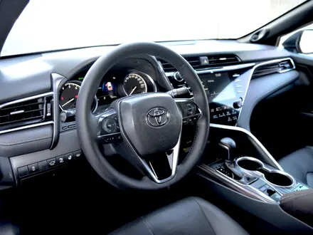 Toyota Camry Luxe 2019 года за 13 500 000 тг. в Шымкент – фото 12