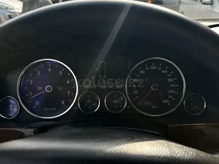 Volkswagen Touareg 2007 года за 6 800 000 тг. в Алматы – фото 23