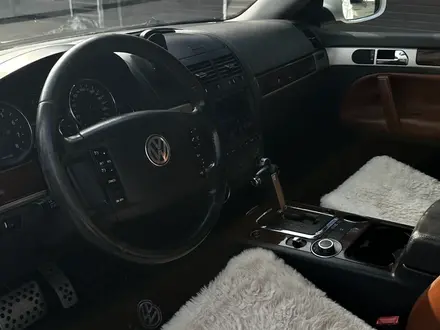 Volkswagen Touareg 2007 года за 6 800 000 тг. в Алматы – фото 29