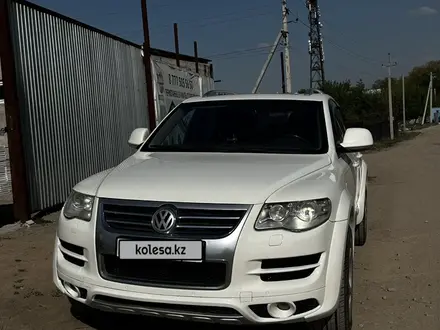 Volkswagen Touareg 2007 года за 6 800 000 тг. в Алматы – фото 32
