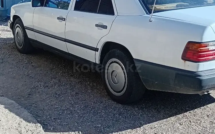 Mercedes-Benz E 230 1988 года за 2 100 000 тг. в Есик