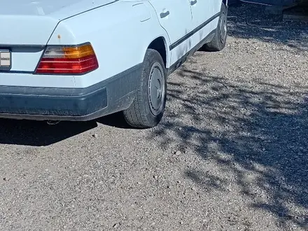 Mercedes-Benz E 230 1988 года за 2 100 000 тг. в Есик – фото 3