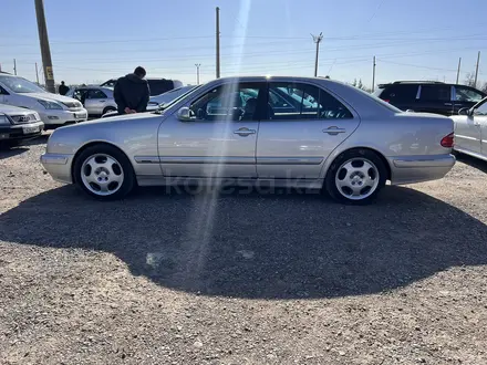 Mercedes-Benz E 240 2001 года за 5 100 000 тг. в Туркестан – фото 2