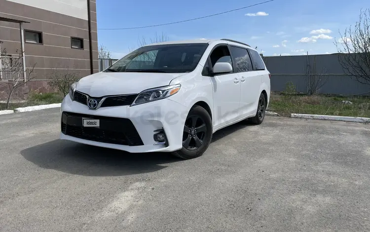 Toyota Sienna 2015 года за 7 500 000 тг. в Астана