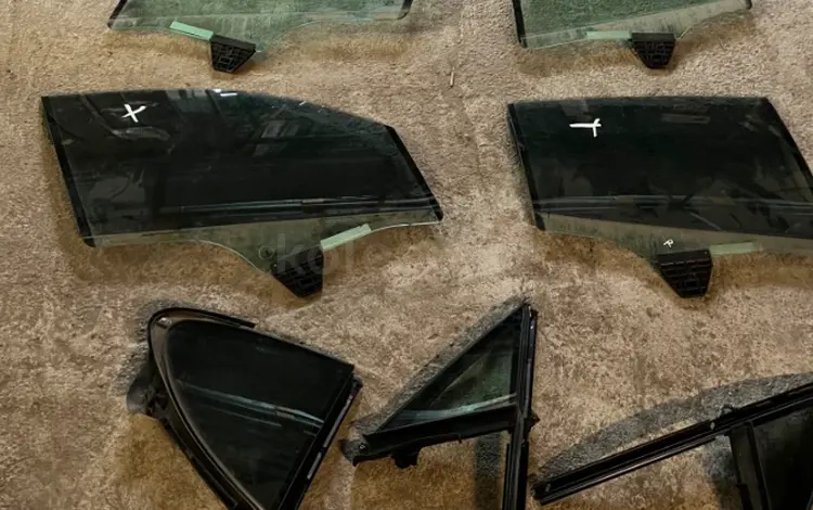 Стекло боковое за 1 100 тг. в Алматы