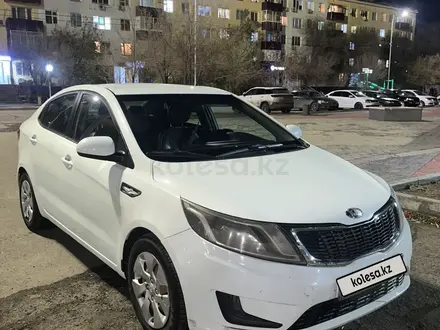 Kia Rio 2013 года за 3 000 000 тг. в Атырау – фото 2