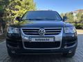 Volkswagen Touareg 2008 года за 7 200 000 тг. в Астана – фото 2