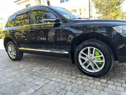 Volkswagen Touareg 2008 года за 7 200 000 тг. в Астана – фото 4