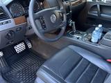 Volkswagen Touareg 2008 года за 7 200 000 тг. в Астана – фото 5