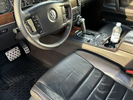 Volkswagen Touareg 2008 года за 7 200 000 тг. в Астана – фото 9