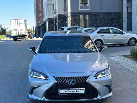 Lexus ES 300h 2018 года за 19 800 000 тг. в Шымкент – фото 3