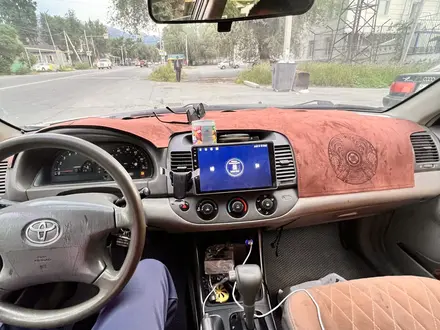 Toyota Camry 2004 года за 5 000 000 тг. в Алматы – фото 24
